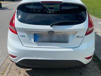 Gebraucht Ford Fiesta 97 PS (71 kW) 2011 Weiß Kleinwagen