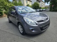 Gebraucht Hyundai i20 77 PS (56 kW) 2011 Grau Kleinwagen