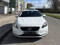 Gebraucht Volvo V40 Kinetic 150 PS (110 kW) 2012 White solid (ice white) Kleinwagen