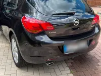 Gebraucht Opel Astra 140 PS (102 kW) 2011 Schwarz Kleinwagen