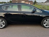 Gebraucht Opel Astra Sport 125 PS (91 kW) 2010 Schwarz Limousine