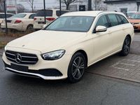 Gebraucht Mercedes E200 Avantgarde 160 PS (117 kW) 2022 Beige Limousine