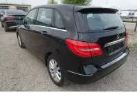 Gebraucht Mercedes B180 122 PS (89 kW) 2014 Kosmosschwarz Kleinwagen