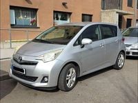 Gebraucht Toyota Verso-S 99 PS (72 kW) 2011 Silber Van / Kleinbus