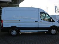 Gebraucht Ford Transit Trend 131 PS (96 kW) 2023 Weiß Limousine