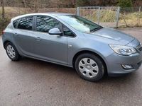 Gebraucht Opel Astra 140 PS (102 kW) 2012 Silber Limousine