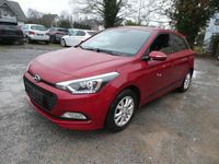 Gebraucht Hyundai i20 Passion 84 PS (61 kW) 2017 Rot Limousine