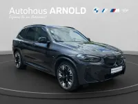 Gebraucht BMW iX3 Impressive 210 kW (286 PS) 2023 Sophistograu brillanteffekt SUV