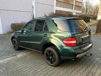 Gebraucht Mercedes ML320 224 PS (164 kW) 2008 Grün SUV