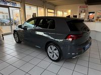 Gebraucht VW Golf VIII Style 150 PS (110 kW) 2023 Grau Limousine