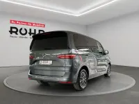 Gebraucht VW Multivan Basis 150 PS (110 kW) 2025 Indiumgrau metallic Van / Kleinbus