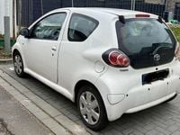 Gebraucht Toyota Aygo 68 PS (50 kW) 2010 Weiß Kleinwagen