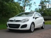 Gebraucht Kia Rio Attract 86 PS (63 kW) 2013 Weiß Limousine