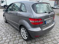Gebraucht Mercedes B180 Elegance 116 PS (85 kW) 2011 Grau Van / Kleinbus