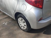 Gebraucht Toyota Verso-S 90 PS (66 kW) 2012 Silber Van / Kleinbus