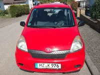 Gebraucht Toyota Yaris Verso 86 PS (63 kW) 2000 Rot Van / Kleinbus