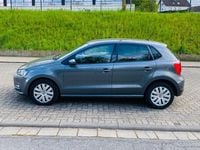 Używany VW Polo Highline 90 KM (66 kW) 2015 Szary Sedan/Limuzyna