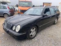 Gebraucht Mercedes E220 143 PS (105 kW) 2002 Schwarz Kombi