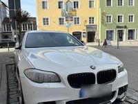 Gebraucht BMW 550 407 PS (299 kW) 2011 Weiß Limousine