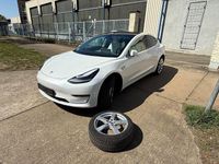 Used Tesla Model 3 Standard Range Plus 239 kW (325 HP) 2019 White Sedan
