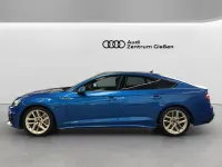 Gebraucht Audi A5 Sportback Ambiente 265 PS (194 kW) 2022 Individuallackierungen arablau (metallic) Kleinwagen