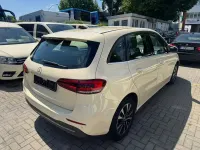 Gebraucht Mercedes B180 116 PS (85 kW) 2021 Beige Kleinwagen