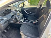 Gebraucht Peugeot 2008 Active 120 PS (88 kW) 2015 Weiß SUV