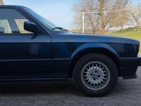 Gebraucht BMW 320 129 PS (94 kW) 1990 Blau Kombi