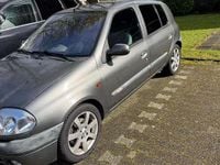 Gebraucht Renault Clio II 107 PS (78 kW) 2000 Grau Limousine