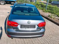 Gebraucht VW Jetta 105 PS (77 kW) 2011 Grau Limousine