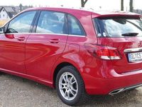 Gebraucht Mercedes B180 122 PS (89 kW) 2016 Rot Van / Kleinbus