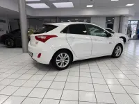 Gebraucht Hyundai i30 100 PS (73 kW) 2015 Weiß Limousine