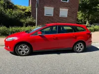 Gebraucht Ford Focus 140 PS (102 kW) 2013 Rot Kombi