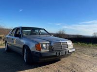 Gebraucht Mercedes E230 131 PS (96 kW) 1988 Gold Limousine