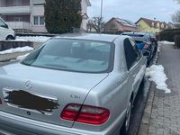 Usata Mercedes E200 116 CV (85 kW) 2000 Argento Berlina