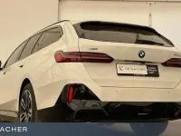 Gebraucht BMW 550e Sport Line 490 PS (360 kW) 2025 Alpinweiß uni Kombi