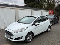 Gebraucht Ford Fiesta 100 PS (73 kW) 2014 Weiß Kleinwagen
