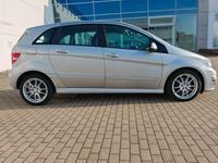 Gebraucht Mercedes B180 109 PS (80 kW) 2011 Silber Van / Kleinbus