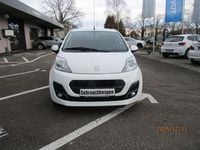 Gebraucht Peugeot 107 Active 68 PS (50 kW) 2012 Weiß Kleinwagen