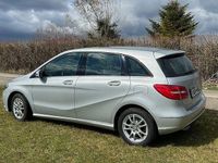 Gebraucht Mercedes B180 122 PS (89 kW) 2013 Silber Van / Kleinbus