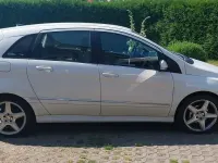 Gebraucht Mercedes B200 140 PS (102 kW) 2010 Weiß Van / Kleinbus