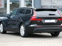 Gebraucht Volvo V60 Momentum 197 PS (144 kW) 2019 Onyx black Kombi