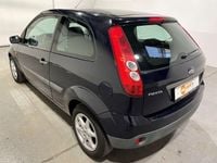 Gebraucht Ford Fiesta Ambiente 60 PS (44 kW) 2006 Blau Kleinwagen