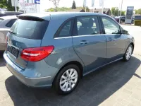 Gebraucht Mercedes B180 122 PS (89 kW) 2012 Blau Kleinwagen