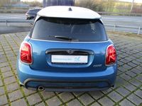 Gebraucht Mini Cooper Classic 136 PS (100 kW) 2021 Island blue metallic Kleinwagen