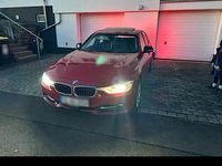 Gebraucht BMW 320 184 PS (135 kW) 2014 Rot Limousine