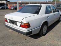 Gebraucht Mercedes 200 118 PS (86 kW) 1992 Weiß Limousine