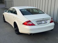 Gebraucht Mercedes CLS320 224 PS (164 kW) 2008 Calcitweiss/zirrusweiss Limousine