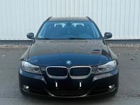 Gebraucht BMW 320 163 PS (119 kW) 2011 Schwarz Kombi