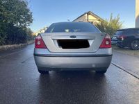 Gebraucht Ford Mondeo Ghia 138 PS (101 kW) 2004 Grau Limousine